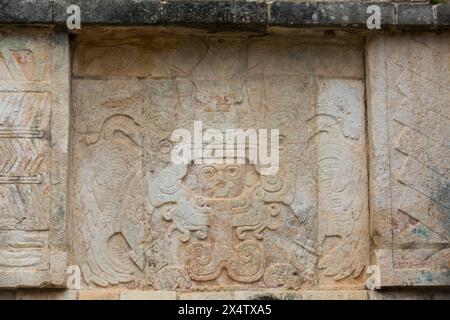 Sculptures, plate-forme de Vénus, Chichen Itza, Site du patrimoine mondial de l'UNESCO, Yucatan, Mexique Banque D'Images