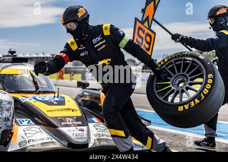 Mécanicien, mécanicien lors de la 2ème manche de la Michelin le Mans Cup 2024 sur le circuit Paul Ricard du 3 au 5 mai 2024 au Castellet, France - photo Marc de Mattia/DPPI crédit : DPPI Media/Alamy Live News Banque D'Images