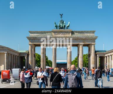 Berlin, Allemagne, 04.26.2024. Image mégapixel de la célèbre porte de Brandebourg (Brandenburger Tor) à Berlin, Allemagne. Un symbole de Deutschland. Banque D'Images