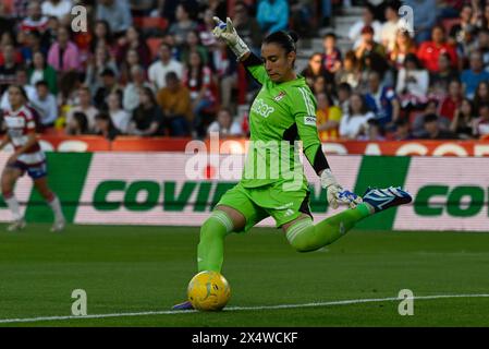 Grenade, Espagne. 04 mai 2024. Sandra Estévez de Granada CF femenino lors du match de Liga F entre Granada CF femenino - FC Barcelona femenino au Nuevo Los Cármenes Stadium le 04 mai 2024 à Grenade, Espagne. (Photo de José M. Baldomero/Pacific Press) crédit : Pacific Press Media production Corp./Alamy Live News Banque D'Images