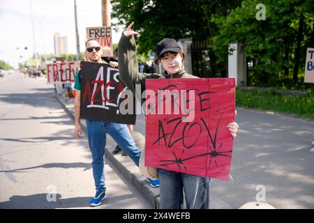 Kiev, ville de Kiev, Ukraine. 5 mai 2024. Gratuit Azovstal protestation de la famille et des amis des soldats qui sont détenus en captivité par la Russie. Les soldats se sont rendus à la Russie le 20 mai 2022 pour sauver des vies au fer d'Azovstal et voler les ouvrages de Marioupol. Certains ont été relâchés, beaucoup sont toujours détenus en captivité russe. (Crédit image : © Andreas Stroh/ZUMA Press Wire) USAGE ÉDITORIAL SEULEMENT! Non destiné à UN USAGE commercial ! Banque D'Images