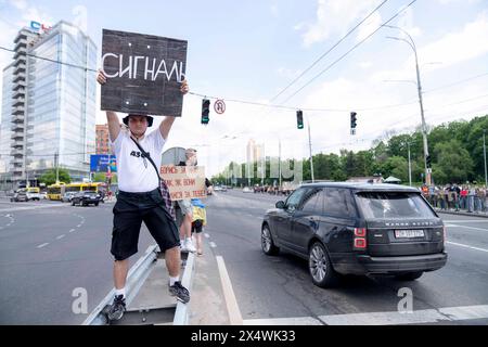 Kiev, ville de Kiev, Ukraine. 5 mai 2024. Gratuit Azovstal protestation de la famille et des amis des soldats qui sont détenus en captivité par la Russie. Les soldats se sont rendus à la Russie le 20 mai 2022 pour sauver des vies au fer d'Azovstal et voler les ouvrages de Marioupol. Certains ont été relâchés, beaucoup sont toujours détenus en captivité russe. (Crédit image : © Andreas Stroh/ZUMA Press Wire) USAGE ÉDITORIAL SEULEMENT! Non destiné à UN USAGE commercial ! Banque D'Images