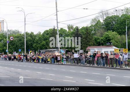 Kiev, ville de Kiev, Ukraine. 5 mai 2024. Gratuit Azovstal protestation de la famille et des amis des soldats qui sont détenus en captivité par la Russie. Les soldats se sont rendus à la Russie le 20 mai 2022 pour sauver des vies au fer d'Azovstal et voler les ouvrages de Marioupol. Certains ont été relâchés, beaucoup sont toujours détenus en captivité russe. (Crédit image : © Andreas Stroh/ZUMA Press Wire) USAGE ÉDITORIAL SEULEMENT! Non destiné à UN USAGE commercial ! Banque D'Images