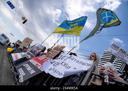 Kiev, ville de Kiev, Ukraine. 5 mai 2024. Gratuit Azovstal protestation de la famille et des amis des soldats qui sont détenus en captivité par la Russie. Les soldats se sont rendus à la Russie le 20 mai 2022 pour sauver des vies au fer d'Azovstal et voler les ouvrages de Marioupol. Certains ont été relâchés, beaucoup sont toujours détenus en captivité russe. (Crédit image : © Andreas Stroh/ZUMA Press Wire) USAGE ÉDITORIAL SEULEMENT! Non destiné à UN USAGE commercial ! Banque D'Images