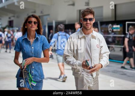 Miami Gardens, Floride, États-Unis. 5 mai 2024. 10 Pierre Gasly (FRA) Alpine et Kika Gomes. Jour de la course. F1 Miami GP à Miami Autodrome à Miami Gardens, Floride, États-Unis. Crédit : Yaroslav Sabitov/YES Market Media/Alamy Live News. Banque D'Images