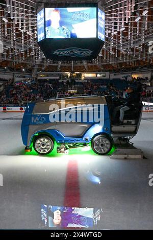 Préparation de glace avant le match, les Jeux tchèques de hockey sur glace, tournoi final de l'Euro Hockey Tour match Finlande vs Tchéquie à Brno, République tchèque, ma Banque D'Images