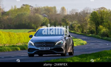 Bicester, UK- 21 avril 2024 : 2016 Mercedes Benz Une classe A 200D AMG ligne voiture classique conduisant sur une route de campagne britannique Banque D'Images
