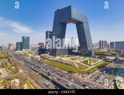 Pékin, 3 avril 2021 : horizon du CBD de Pékin avec panorama du siège de la télévision centrale chinoise CCTV à Pékin, en Chine Banque D'Images