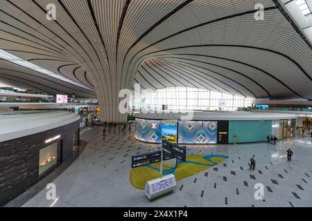 Pékin, 14 avril 2024 : Nouveau terminal de l'aéroport international de Daxing à Pékin, Chine Banque D'Images