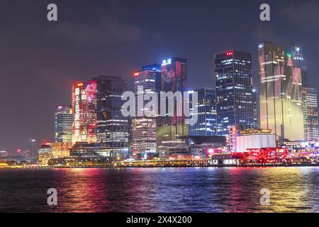 Guangzhou, 13 avril 2024 : paysage urbain de Canton avec gratte-ciel dans le centre-ville la nuit à Guangzhou, Chine Banque D'Images