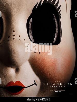 The Strangers : Chapter 1 (2024) réalisé par Renny Harlin et mettant en vedette Madelaine Petsch, Rachel Shenton et Gabriel Basso. Un jeune couple conduit à travers le pays vers un nouveau départ ; malheureusement, ils n'ont pas d'autre choix que de s'arrêter dans un Airbnb isolé dans l'Oregon et de subir une nuit de terreur contre trois étrangers masqués. Affiche publicitaire ***USAGE ÉDITORIAL SEULEMENT***. Crédit : BFA / Lionsgate Banque D'Images