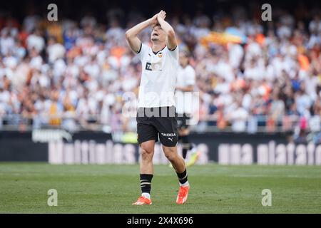 Valencia, Espagne. 05 mai 2024. VALENCIA, ESPAGNE - 5 MAI : Sergi Canos Right Winger of Valencia CF réagit lors du match LaLiga EA Sports entre Valencia CF et Deportivo Alaves au stade Mestalla, le 5 mai 2024 à Valence, Espagne. (Photo de Jose Torres/photo Players images) crédit : Magara Press SL/Alamy Live News Banque D'Images