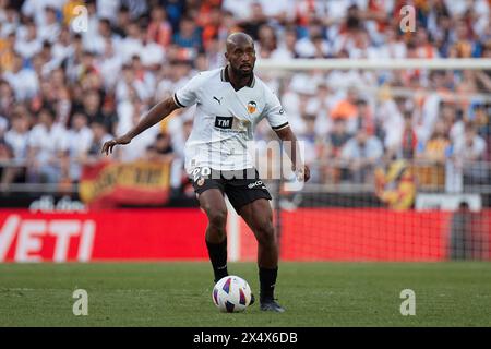 Valencia, Espagne. 05 mai 2024. VALENCIA, ESPAGNE - 5 MAI : Dimitri Foulquier, arrière droit du Valencia CF, court avec le ballon lors du match LaLiga EA Sports entre Valencia CF et Deportivo Alaves au stade Mestalla, le 5 mai 2024 à Valence, Espagne. (Photo de Jose Torres/photo Players images) crédit : Magara Press SL/Alamy Live News Banque D'Images