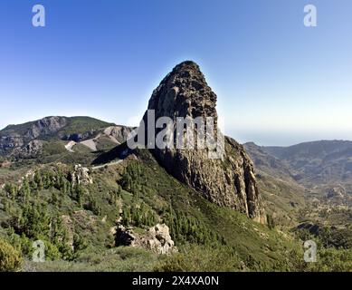 Blick vom Aussichtspunkt Los Roques auf den Roque de Agando im Nationalpark Garajonay, la Gomera, Kanarische Inseln, Espagne Banque D'Images