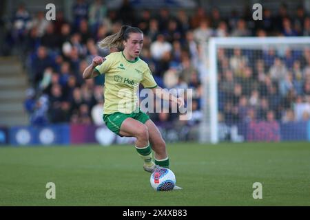 Londres, Royaume-Uni. 05 mai 2024. Londres, 5 mai 2024 : Emily Syme (16 Bristol City) sur le ballon lors du match de Super League Barclays FA Womens entre Chelsea et Bristol City à Kingsmeadow, Londres, Angleterre le 5 mai 2024 (Pedro Soares/SPP) crédit : SPP Sport Press photo. /Alamy Live News Banque D'Images