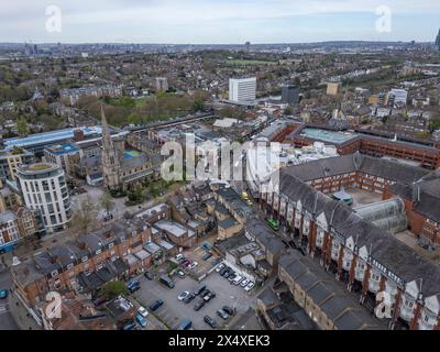 Vue aérienne générale de la zone commerçante Ealing Broadway, Ealing, Londres, Royaume-Uni. Banque D'Images