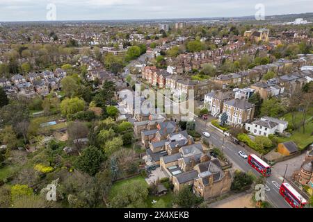 Vue aérienne générale de la zone résidentielle de Ealing (W5), en direction de Casltebar Road, Ealing, Londres, Royaume-Uni. Banque D'Images