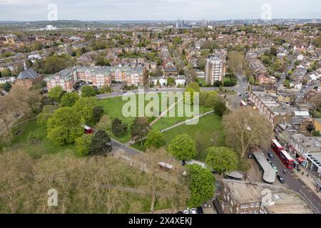 Vue aérienne générale de Haven Green, Ealing, Londres, Royaume-Uni. Banque D'Images