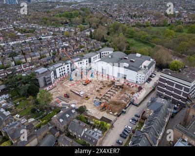 Vue aérienne des travaux de développement (avril 2024) des studios Ealing, Ealing, Londres, Royaume-Uni. Banque D'Images