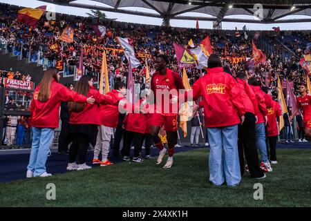 L’attaquante anglaise de Roma Tammy Abraham avant le match de football de Serie A entre L’AS Roma vs la Juventus au stade Olimpico à Rome, Italie, le 5 mai 2024 Banque D'Images