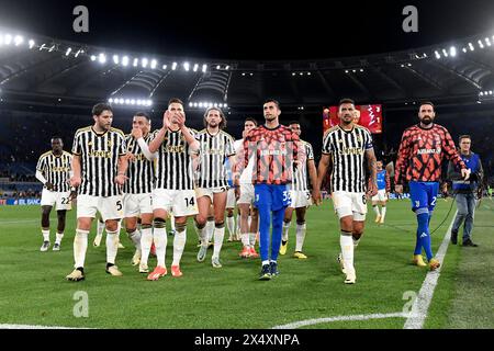 Rome, Italie. 05 mai 2024. Les joueurs de la Juventus accueillent les supporters à la fin du match de Serie A entre L’AS Roma et le Juventus FC au stade Olimpico à Rome (Italie), le 5 mai 2024. Crédit : Insidefoto di andrea staccioli/Alamy Live News Banque D'Images