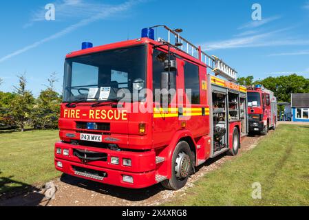 Moteur de pompiers Dennis Sabre ML, appareil de pompiers lors du dévoilement et de l'ouverture du National Red plaque Fire Service Memorial à Rettendon, Essex, Royaume-Uni Banque D'Images