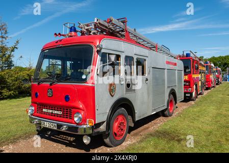 1974 Bedford TK pompier, appareil incendie lors du dévoilement et de l'ouverture du National Red plaque Fire Service Memorial à Rettendon, Essex, Royaume-Uni Banque D'Images