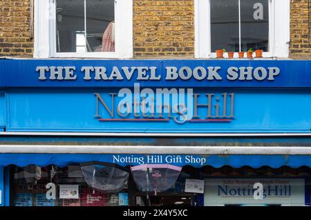 Londres, Royaume-Uni - 29 avril 2024 : la boutique de livres de voyage Notting Hill - Boutique de cadeaux Banque D'Images