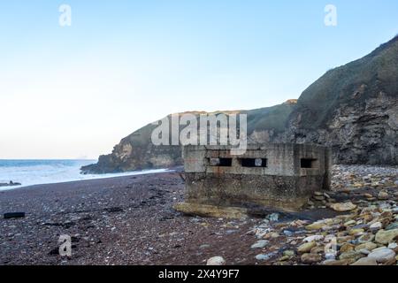 Hut de repérage abandonné en temps de guerre à Blast Beach, Seaham, comté de Durham, Royaume-Uni Banque D'Images