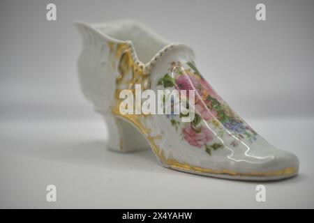 chaussure en porcelaine de collection antique Banque D'Images