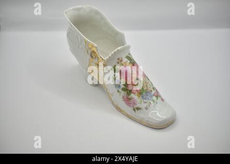 chaussure en porcelaine de collection antique Banque D'Images