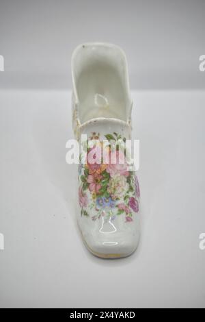 chaussure en porcelaine de collection antique Banque D'Images