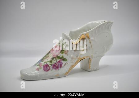 chaussure en porcelaine de collection antique Banque D'Images