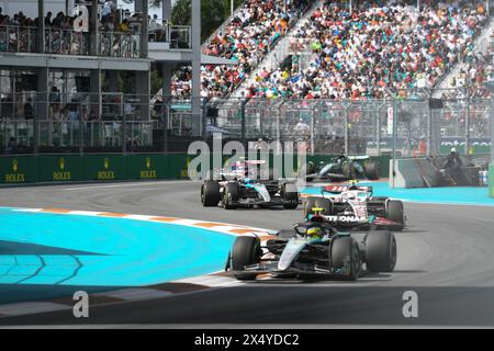 Miami, États-Unis. 05 mai 2024. Les voitures de F1 courent autour de la piste lors du Grand Prix de F1 de Miami à Miami International Autodrome le 5 mai 2024 à Miami, en Floride. (Photo de JC Ruiz/Sipa USA) crédit : Sipa USA/Alamy Live News Banque D'Images