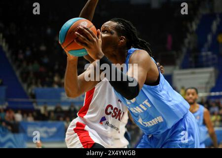 Saint-Pétersbourg, Russie. 05 mai 2024. Josh Carlton (25) de Zenit en action lors du match de basket-ball de la VTB United League, le premier match de la finale 1/2 de la VTB United League, entre Zenit Saint-Pétersbourg et CSKA Moscou à 'Kck Arena'. Le score dans la série ; Zenit 0:1 CSKA (67 - 82). (Photo de Maksim Konstantinov/SOPA images/SIPA USA) crédit : SIPA USA/Alamy Live News Banque D'Images