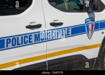 Bordeaux , France - 05 01 2024 : police municipale automobile française police municipale avec autocollants logo signe texte Banque D'Images