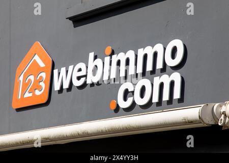 Bordeaux , France - 05 01 2024 : logo et enseigne webimmo façade de bureau agence de courtage immobilier webimmo.com Banque D'Images