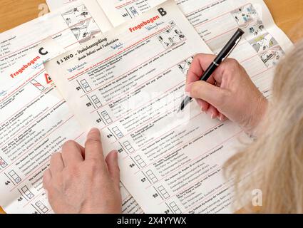 Transport / transport, voiture, test de conduite théorique, permis de conduire classe B, Allemagne, UM 1965, ADDITIONAL-RIGHTS-CLEARANCE-INFO-NOT-AVAILABLE Banque D'Images