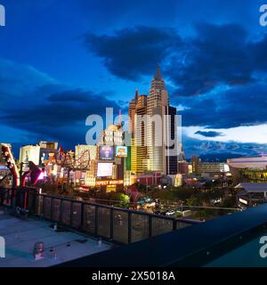 Paysage urbain de Las Vegas Strip au crépuscule Stormy Skies - - Las Vegas, Nevada - 14 avril 2024 Banque D'Images