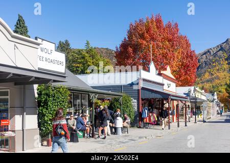 Magasins et cafés en automne, Buckingham Street, Arrowtown, Otago, Île du Sud, nouvelle-Zélande Banque D'Images