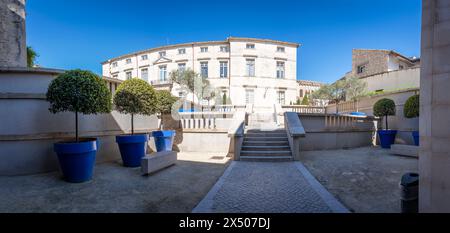 Nîmes - 04 17 2024 : vue sur le jardin du Musée du Vieux Nîmes Banque D'Images