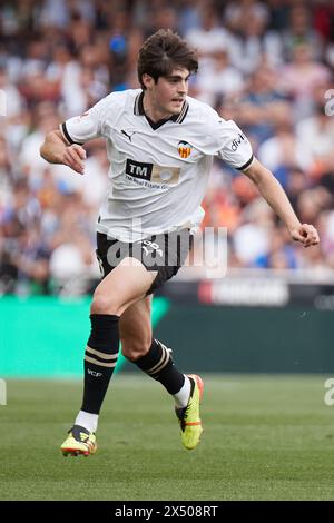 Valencia, Espagne. 06 mai 2024. VALENCIA, ESPAGNE - 5 MAI : Javi Guerra milieu de terrain central de Valencia CF en action lors du match LaLiga EA Sports entre Valencia CF et Deportivo Alaves au stade Mestalla, le 5 mai 2024 à Valence, Espagne. (Photo de Jose Torres/photo Players images) crédit : Magara Press SL/Alamy Live News Banque D'Images