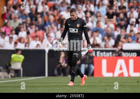 Valencia, Espagne. 06 mai 2024. VALENCE, ESPAGNE - 5 MAI : Jaume Domenech gardien de but du Valencia CF blessé lors du match LaLiga EA Sports entre Valencia CF et Deportivo Alaves au stade Mestalla, le 5 mai 2024 à Valence, Espagne. (Photo de Jose Torres/photo Players images) crédit : Magara Press SL/Alamy Live News Banque D'Images