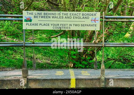 Frontière galloise/anglaise sur Offa's Dyke National Trail, près de Knighton, Powys, pays de Galles Banque D'Images