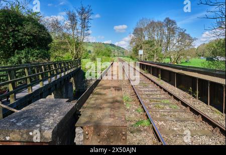 Ligne Heart of Wales à travers la rivière Teme près de Knighton, Powys, pays de Galles Banque D'Images