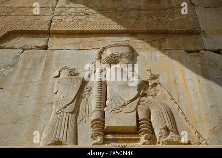 Marvdsaht, Iran - 18 mars 2024 : reliefs sur les ruines de Persépolis près de la ville de Shiraz dans la province de Fars, Iran. Banque D'Images