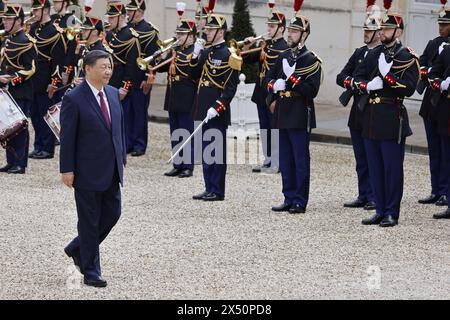 Paris, France. 6 mai 2024. Le président français Emmanuel Macron reçoit le président chinois Xi Jinping le 6 mai 2024 au palais présidentiel de l'Elysée à Paris. Crédit : Bernard Menigault/Alamy Live News Banque D'Images