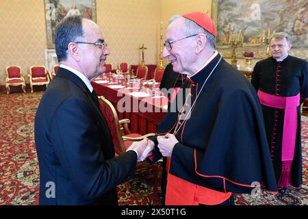 Vatican, Vatican. 06 mai 2024. **NO LIBRI** Italie, Rome, Vatican, 2024/05/6 le pape François lors d'une audience privée avec le président de l'Albanie, Bajram Begaj, au Vatican photographie par Vatican Media /Catholic Press photo RESTREINTE À UN USAGE ÉDITORIAL - PAS DE MARKETING - PAS DE CAMPAGNES PUBLICITAIRES crédit : Agence photo indépendante/Alamy Live News Banque D'Images