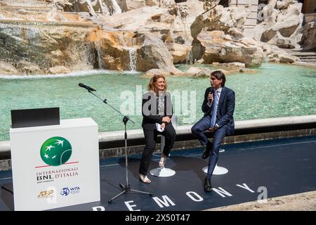 Roma, Italie. 06 mai 2024. Draw Ceremony, sorteggio per il cartellone maschile e femminile degli Internazionali di tennis a Roma. Nella foto il sorteggio svoltosi a Fontana di Trevi, Giulia Orlandi, Alessandro Onorato- Roma, Italia - Lunedì 6 Maggio 2024 (foto Valentina Stefanelli/LaPresse) cérémonie de tirage, tirage au sort pour le programme masculin et féminin des internationaux de tennis à Rome. Sur la photo le tirage au sort de la Fontaine de Trevi, Giulia Orlandi, Alessandro Onorato- Rome, Italie - lundi 6 mai 2024 (photo Valentina Stefanelli/LaPresse) crédit : LaPresse/Alamy Live News Banque D'Images