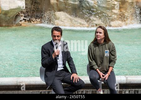 Roma, Italie. 06 mai 2024. Draw Ceremony, sorteggio per il cartellone maschile e femminile degli Internazionali di tennis a Roma. Nella foto il sorteggio svoltosi a Fontana di Trevi, Elina Svitolina e Paolo Lorenzi- Roma, Italia - Lunedì 6 Maggio 2024 (foto Valentina Stefanelli/LaPresse) cérémonie de tirage, tirage au sort pour le programme masculin et féminin des internationaux de tennis à Rome. Sur la photo le tirage au sort de la Fontaine de Trevi - Rome, Italie - lundi 6 mai 2024 (photo Valentina Stefanelli/LaPresse) crédit : LaPresse/Alamy Live News Banque D'Images